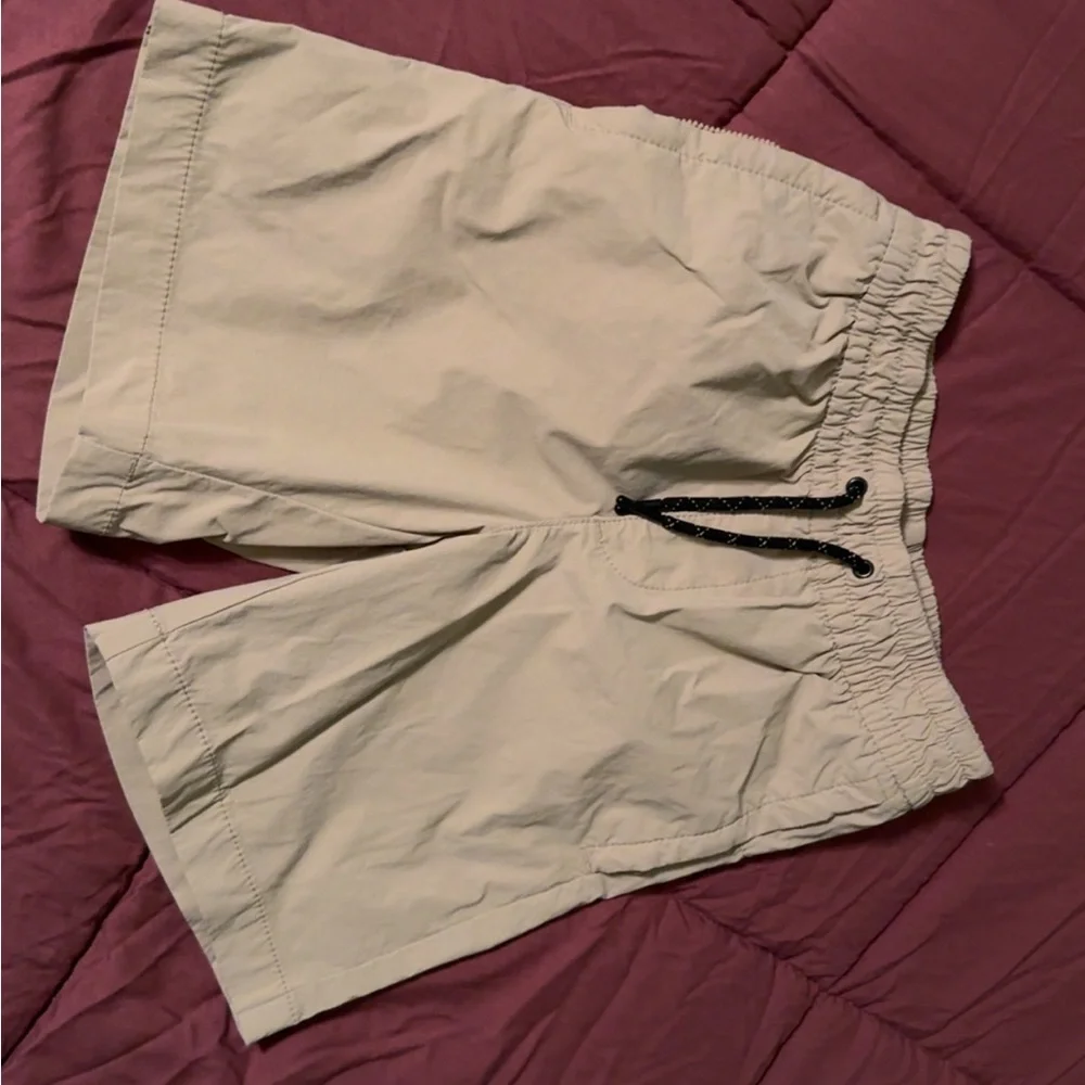 Gap kids Beige Shorts with Black Drawstring - Picture 2 of 5